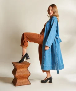 Bizzy In*Charlotte Stone
